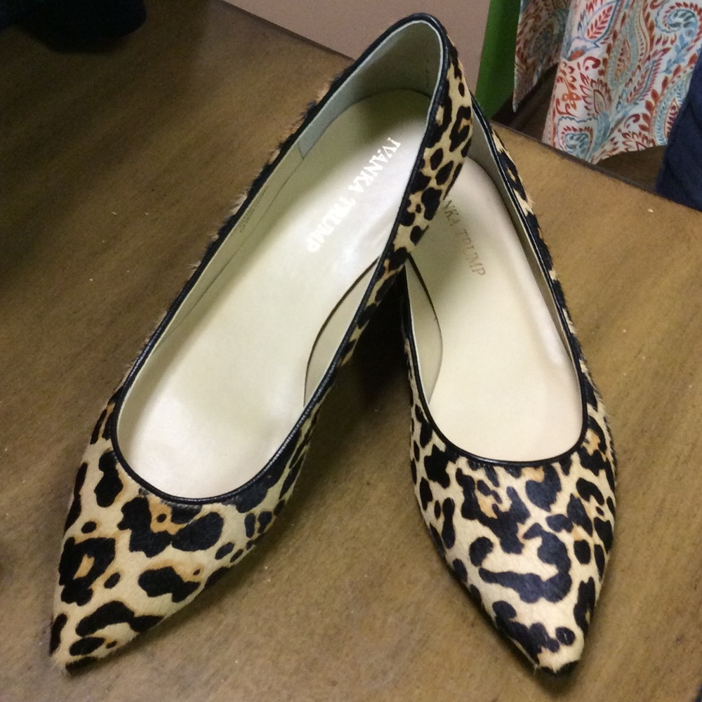 IVANKA TRUMP size 9 leopard print dress flats